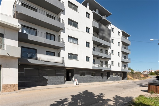 Peares, 3 chambres en copropriété, garage et piscine – Olhão