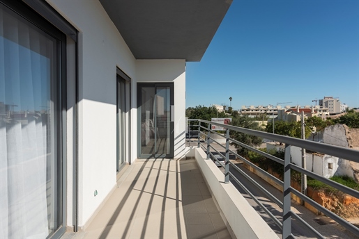 Peares, 3 bedrooms, garage and pool– Olhão