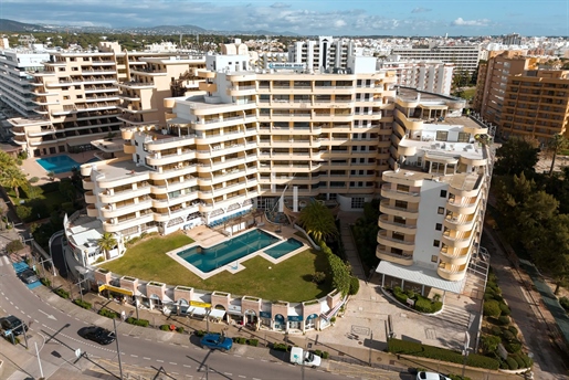 Appartement T2 à Vilamoura avec piscine, place de parking et vue sur la marina