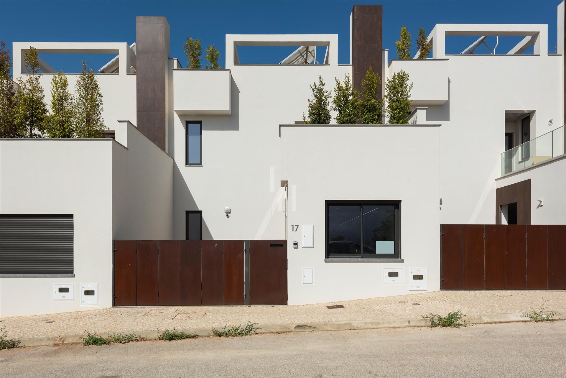 3 bedroom semi-detached villa with pool and views of the sea and Ria Formosa