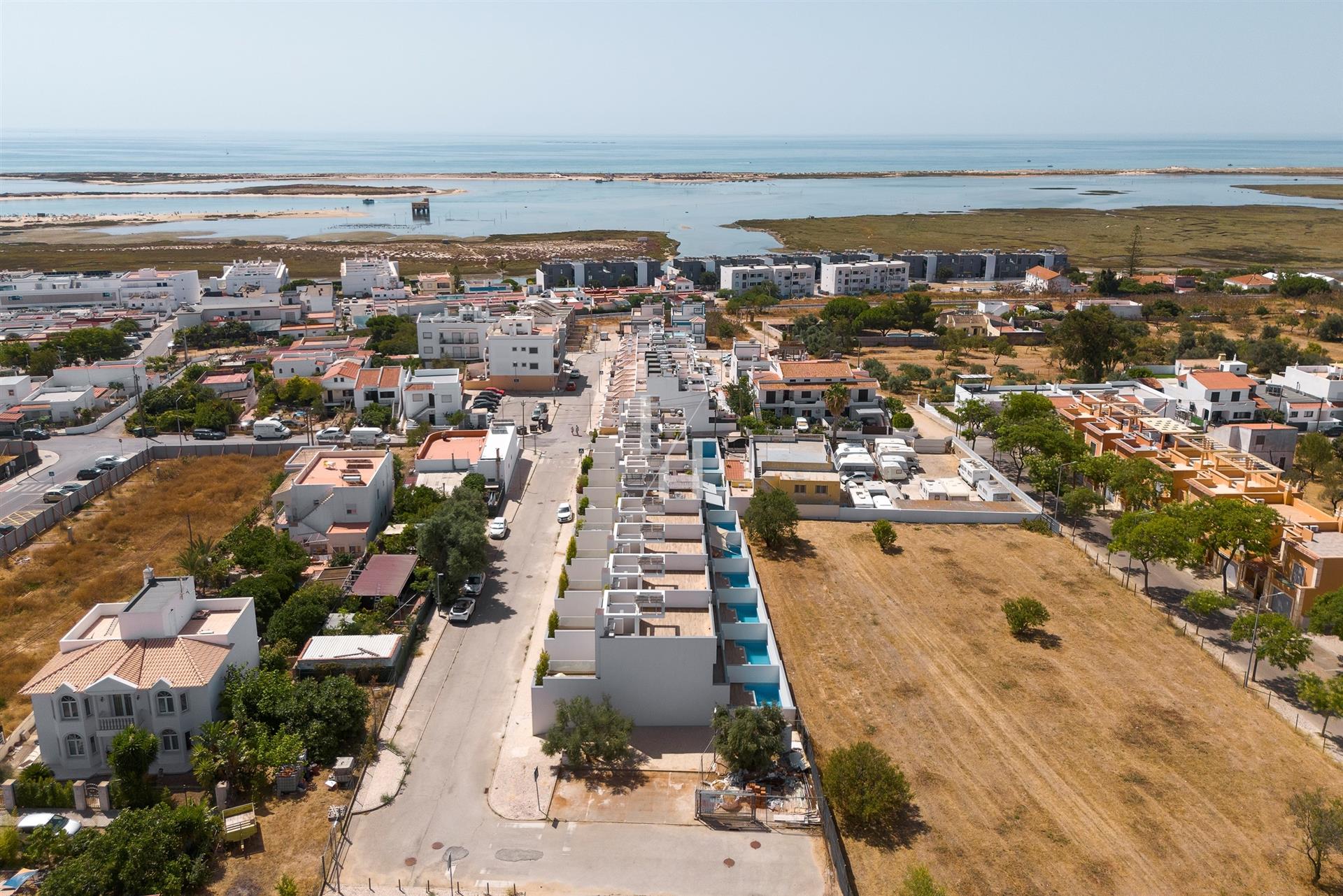 3 bedroom semi-detached villa with pool and views of the sea and Ria Formosa