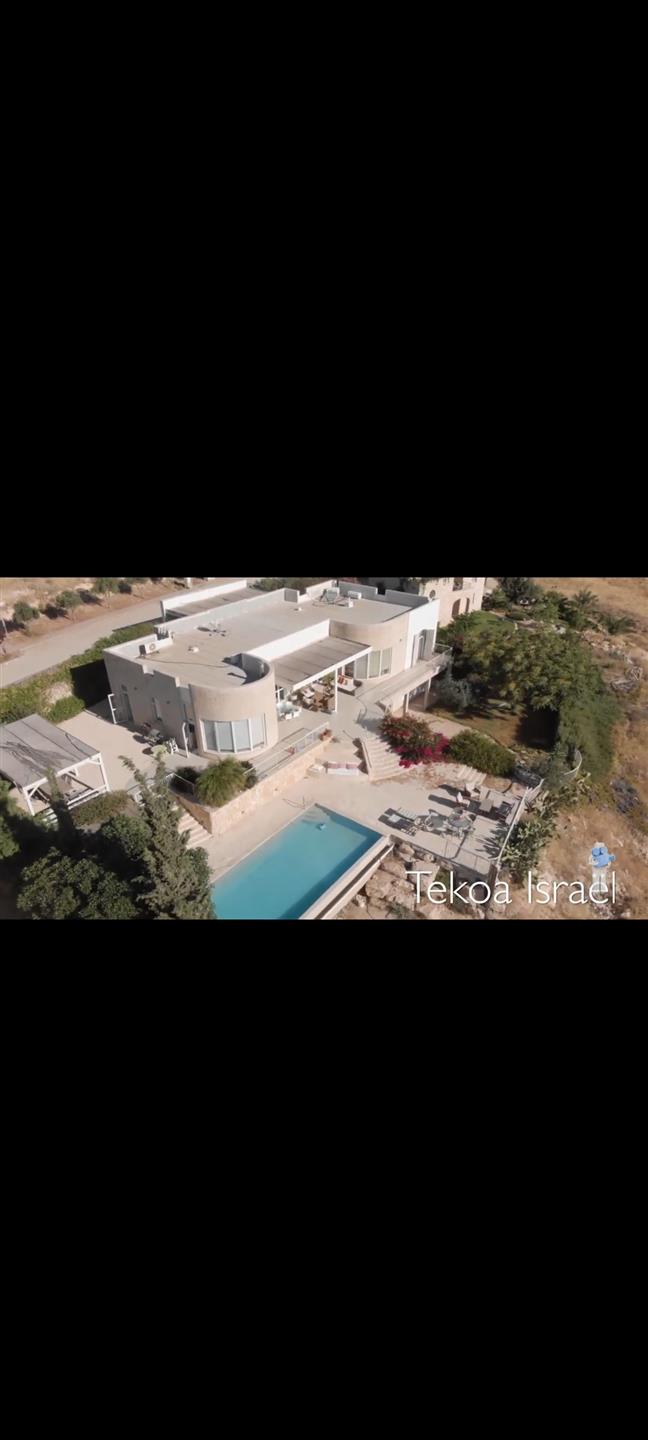 Stunning desert facing property 