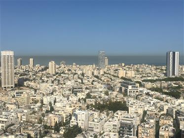  קומה במלואה במגדל יוקרה, מיקום פריים ושקט בתל-אביב מרכז,    עם גישה ישירה אל טרסת שמש גדולה ונוף חפ