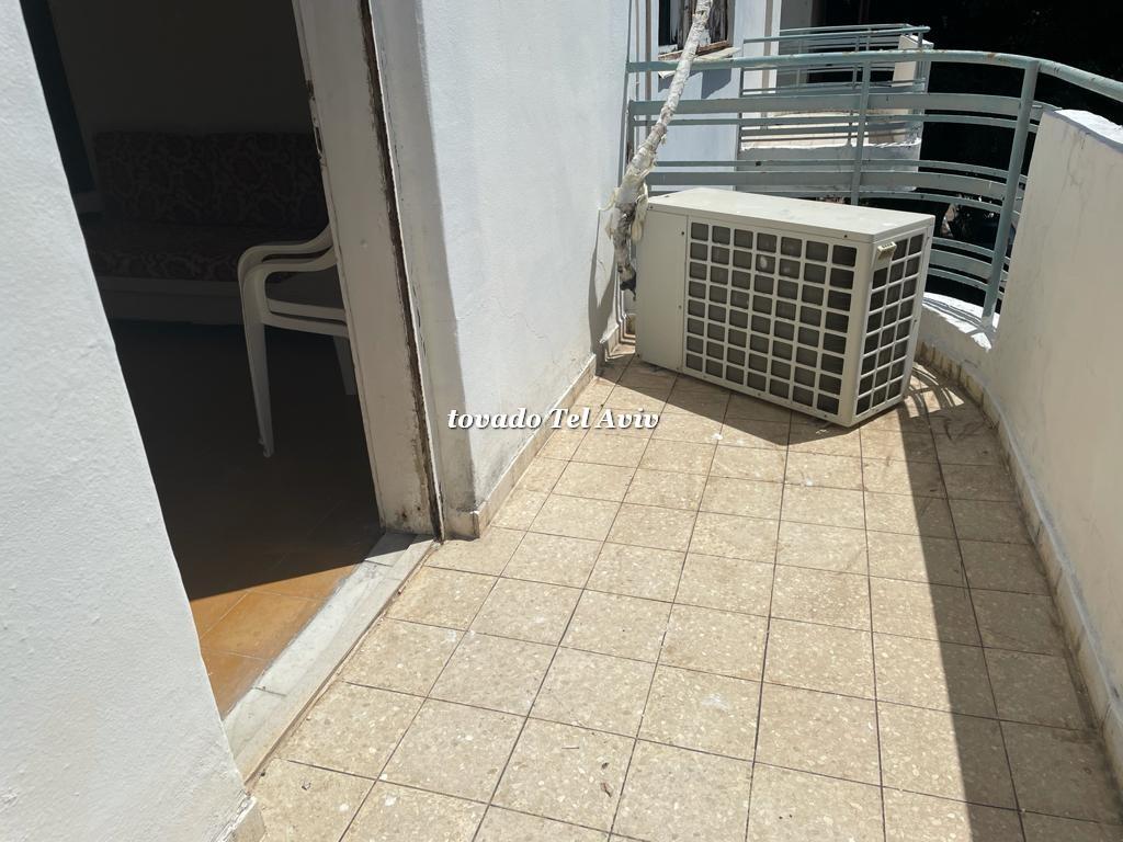 A quiet alley off Frishman St., approximately 900 meters from the coastline – Bauhaus 