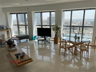 Romslig luksus møblert leilighet med gratis havutsikt, gangavstand til Rothschild Boulevard, Lev Tel