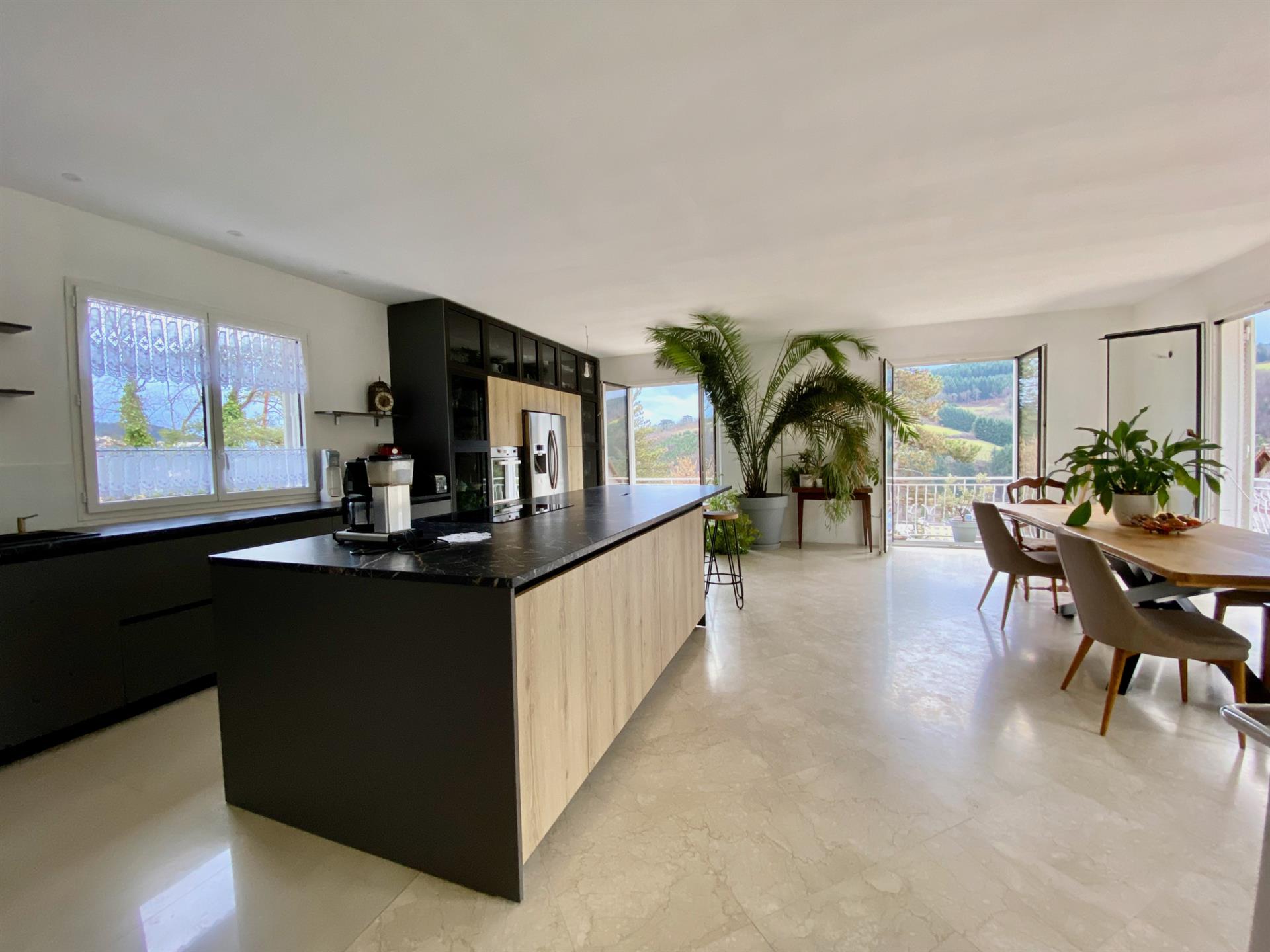 Maison de Plain-Pied de 184 m2 sur les Hauteurs de Tarare