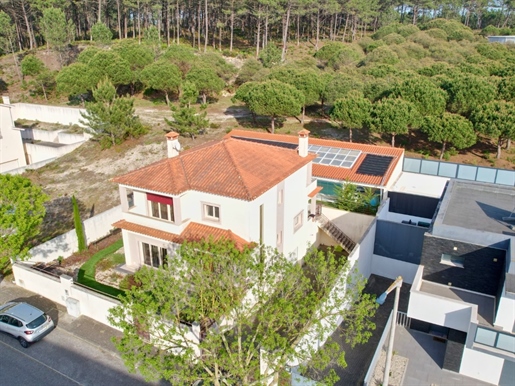 Exceptionnelle villa individuelle de 3 chambres avec piscine intérieure, Camarção | Nazaré