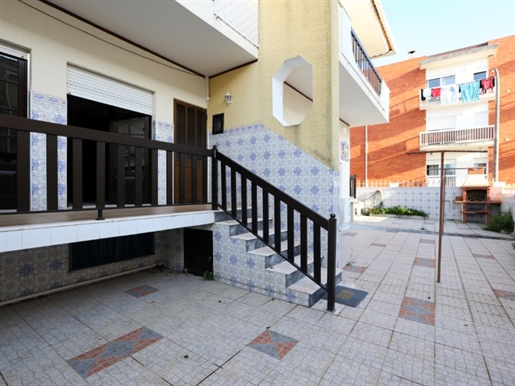 Maison de 2 chambres à Sitio da Nazaré avec excellent surface et un patio privé