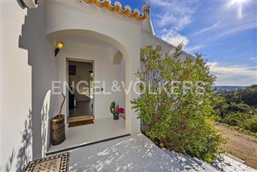 Charming villa with panoramic views and exceptional versatility