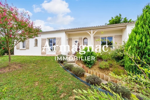 Lovely villa perfectly situated with garden and garage