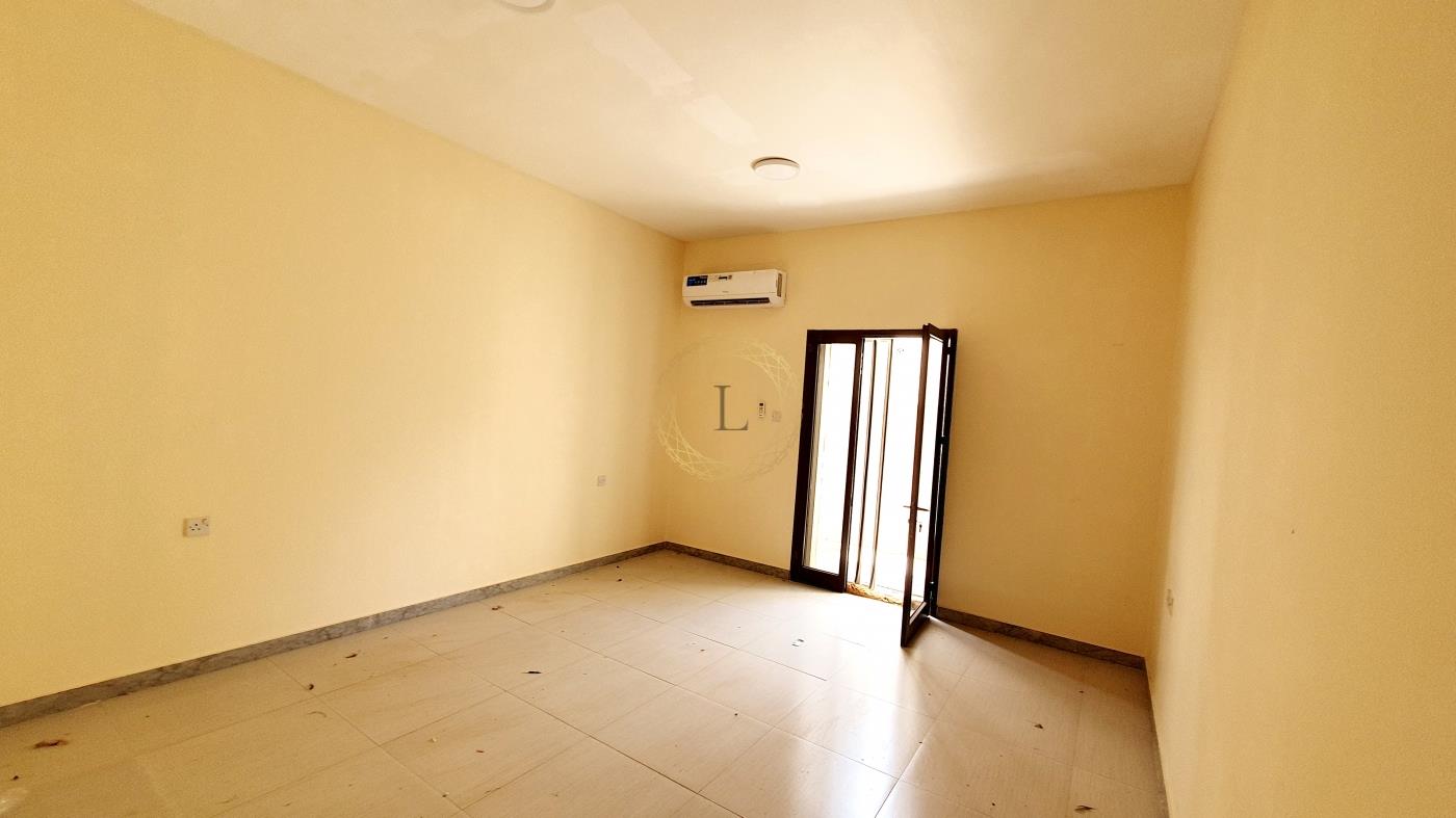 Commercial Full Building | Good Opportunity