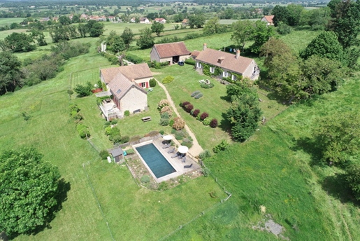 Magnificent estate with 4 dwellings in an idyllic setting with stunning views over 16 ha