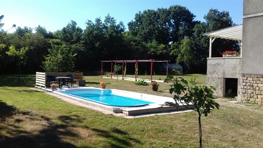 Belle maison de caractère avec piscine et beau jardin
