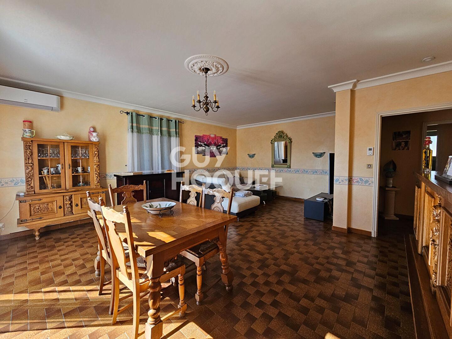 Large Family House with Outbuilding and Garden - Near City Center