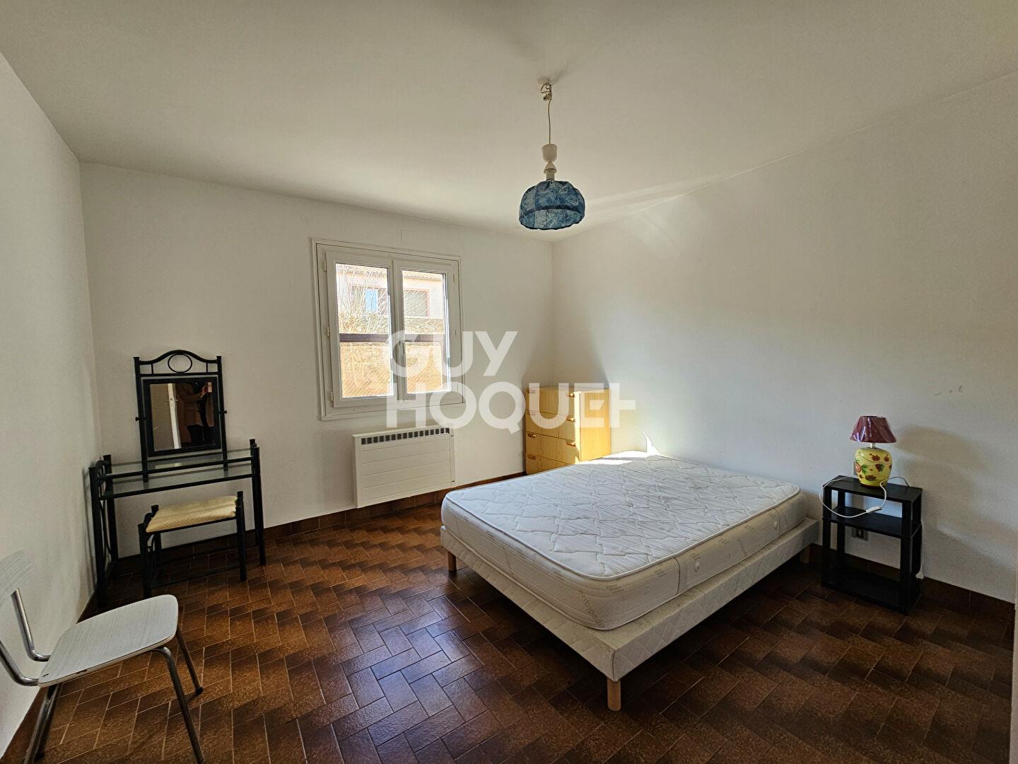 Large Family House with Outbuilding and Garden - Near City Center