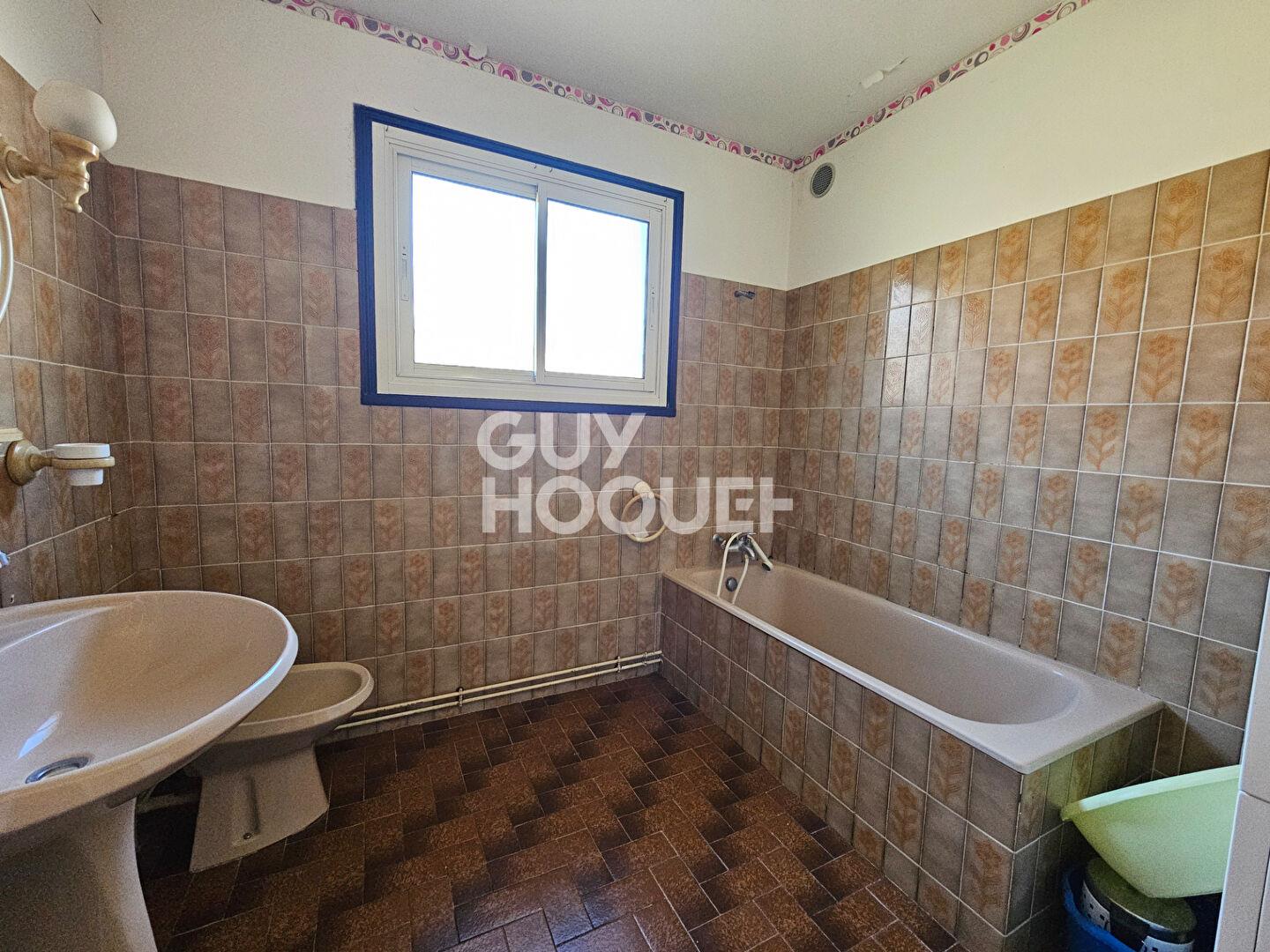 Large Family House with Outbuilding and Garden - Near City Center