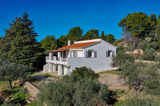 Villa With 3 Bedrooms And Garage In The Countryside