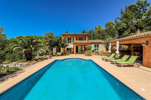 Property with 4 bedrooms and swimming pool of more than 4,000 m²