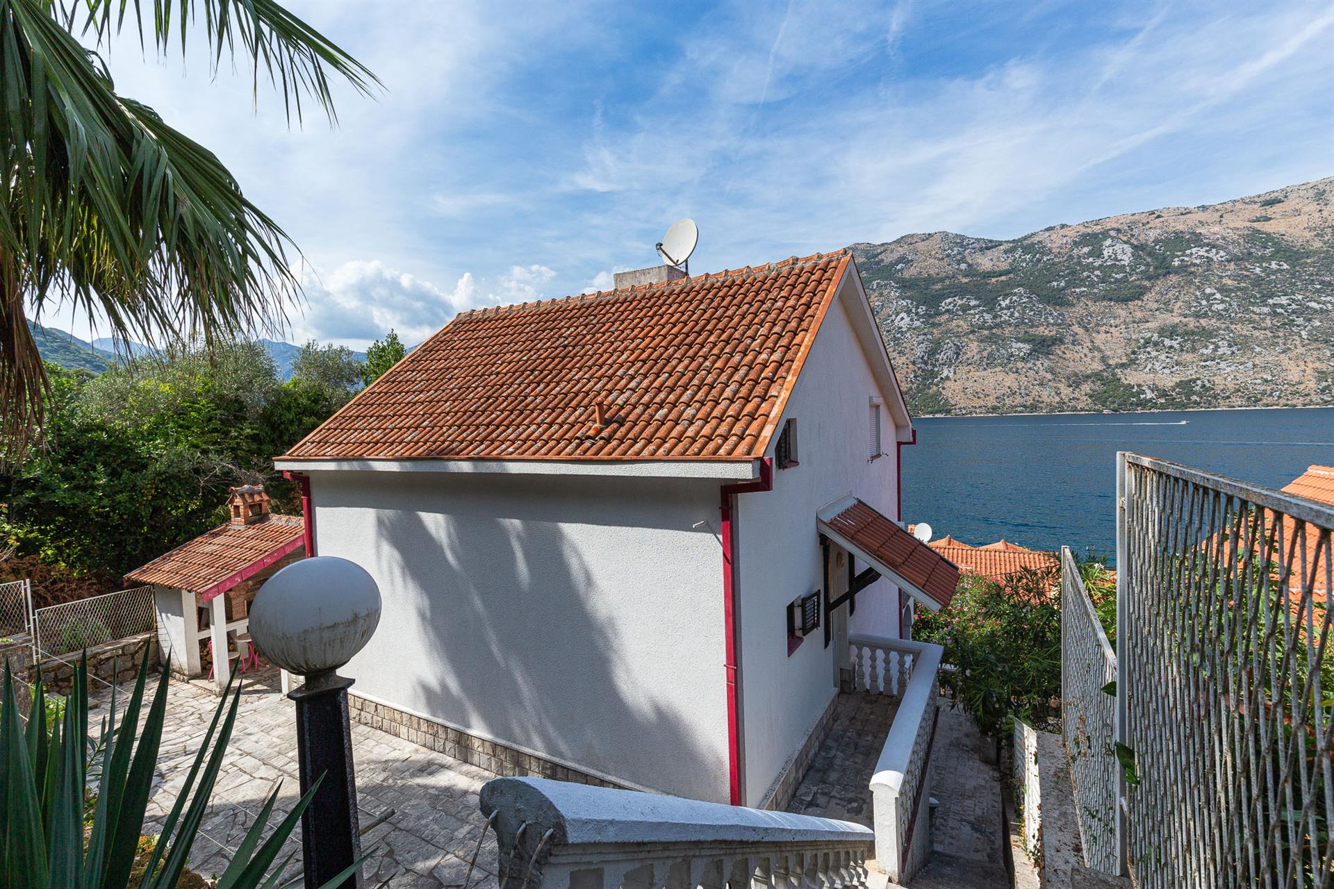 House Just 50 Meters from the Sea – Stoliv