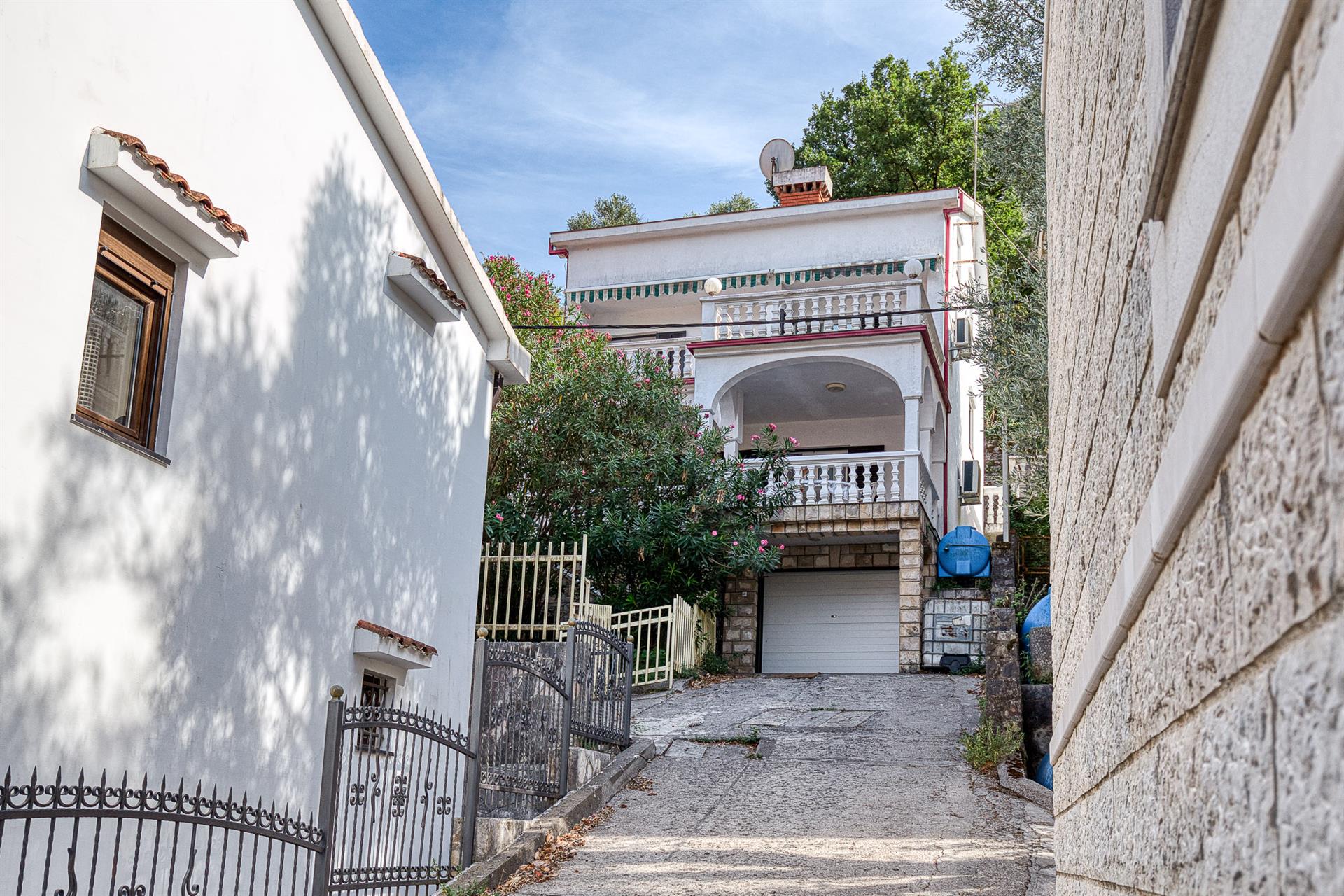 House Just 50 Meters from the Sea – Stoliv