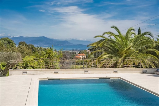Super-Cannes - Villa familiale avec piscine dans quartier residentiel et aperçu mer