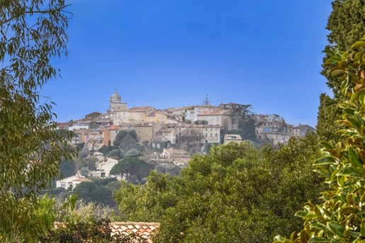 Mougins - Charmante villa provençale dans domaine sécurisé avec aperçu mer