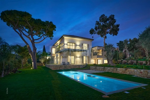 Cannes / Le Cannet - Modern villa with breathtaking panoramic sea views