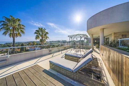 Cap D'antibes - Amazing penthouse with roof terrace and sea view