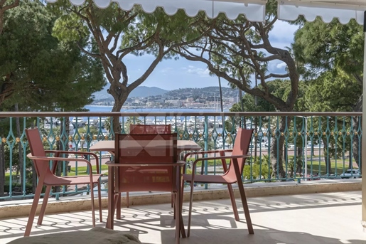 Cannes - Splendid fully renovated apartment on the Croisette