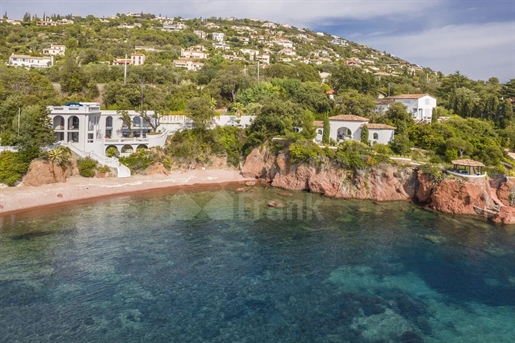 Saint-Raphael : An Exceptional Waterfront property with swimming pool and direct access to the beach