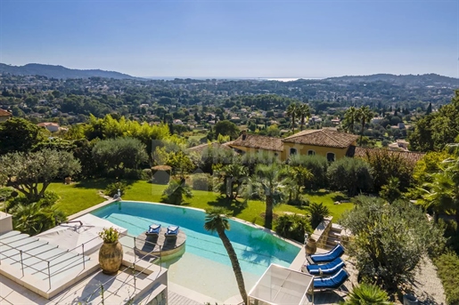 Mougins - Splendid property with sea view