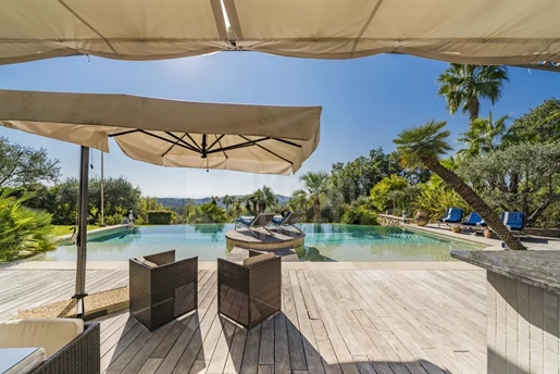 Mougins - Splendid property with sea view