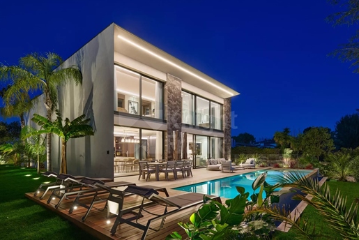 Super-Cannes - New contemporary architect-designed villa with sea view
