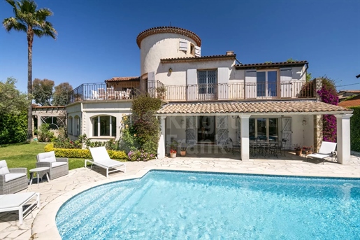Antibes - Neo-Provençal villa with sea view