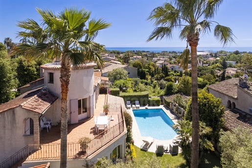 Antibes - Neo-Provençal villa with sea view