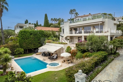 Cap D'antibes - Villa with roof-top terrace and sea view