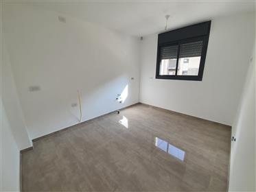 For sale: new apartment in Kiriyat Ha'Leum