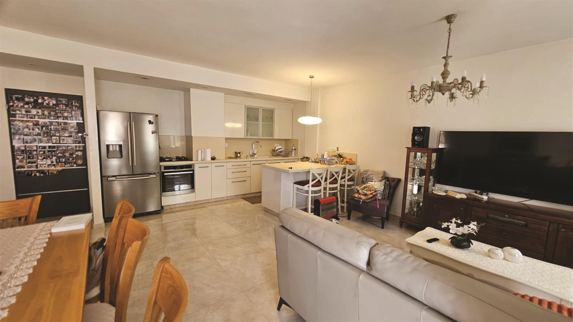 For sale: renovated apartment in Old Katamon