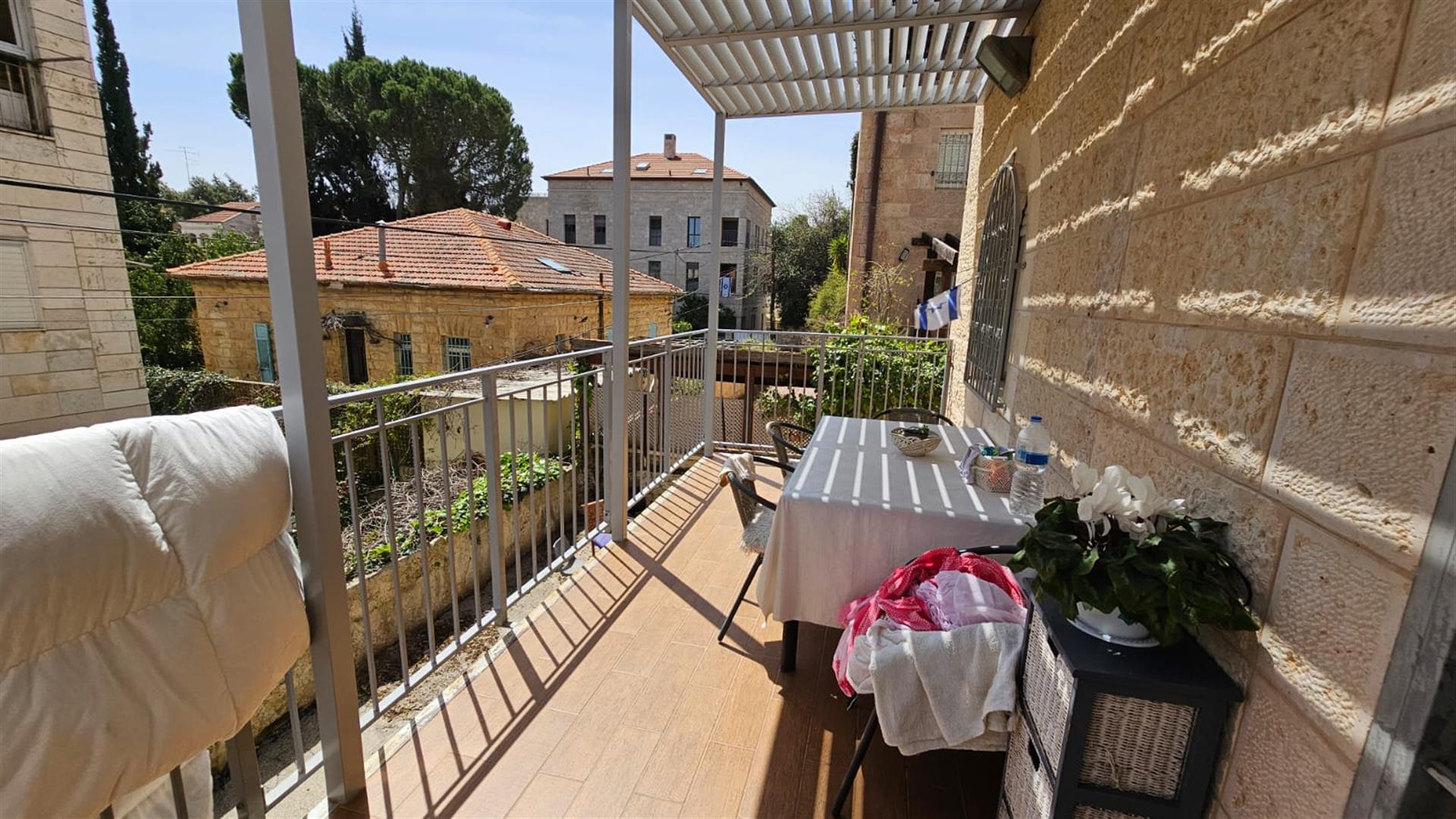 For sale: renovated apartment in Old Katamon