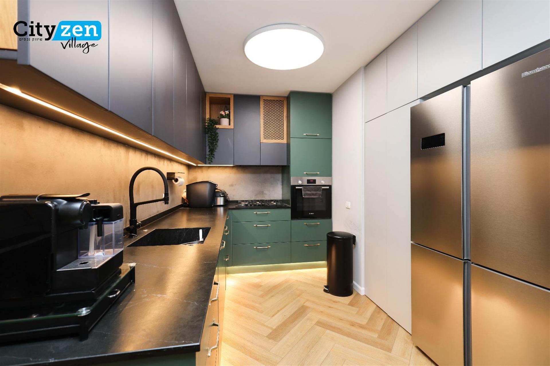 A renovated 4 room apartment at the highest level possible!