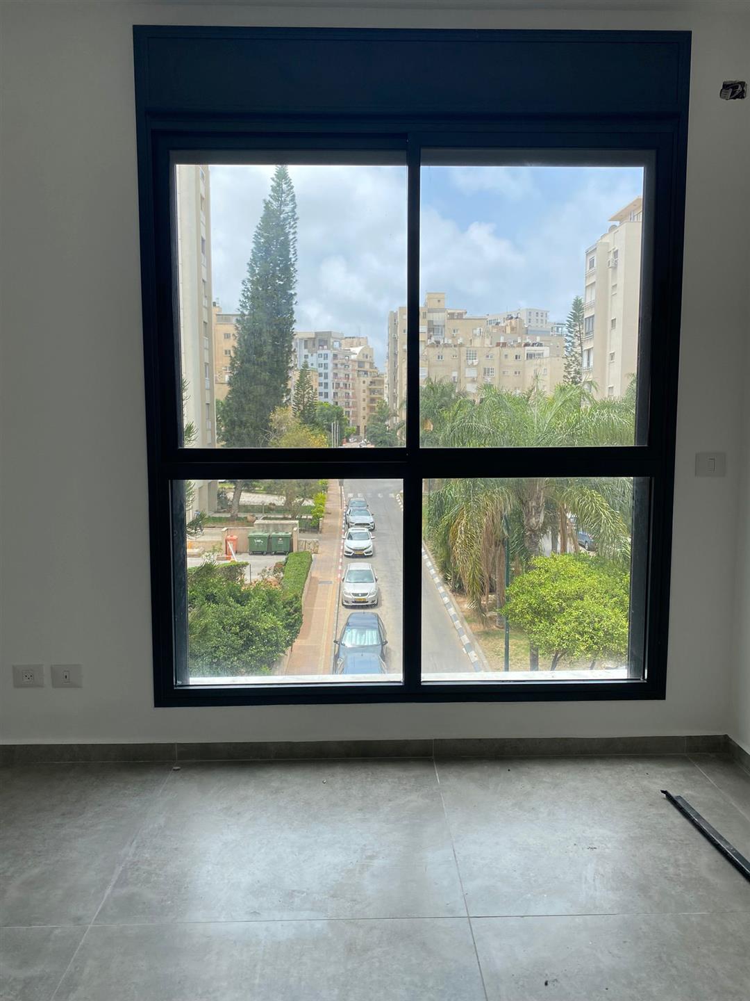 A new and spacious 5-room apartment on 5 Sderot Chen Street