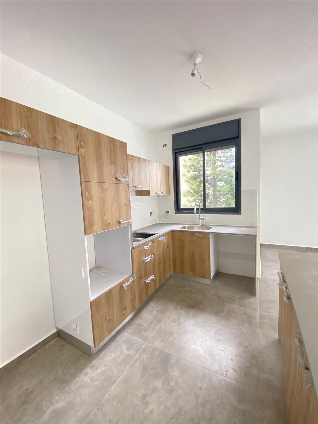 A new and spacious 5-room apartment on 5 Sderot Chen Street