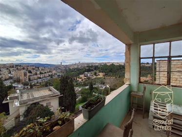 Bright and beautiful 5-room apartment for sale in Rehavia neighborhood!!