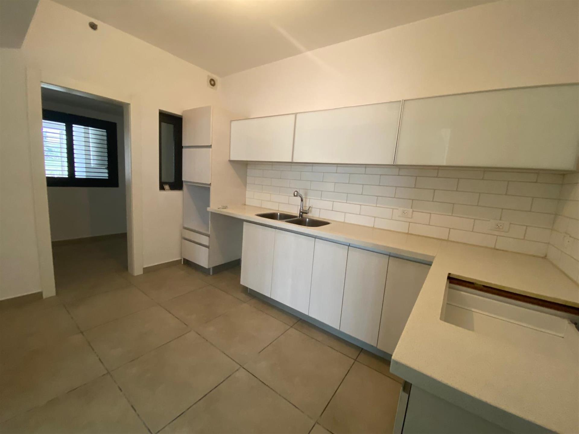 Exclusively in the Arnona neighborhood on HaShofet Haim Cohen Street