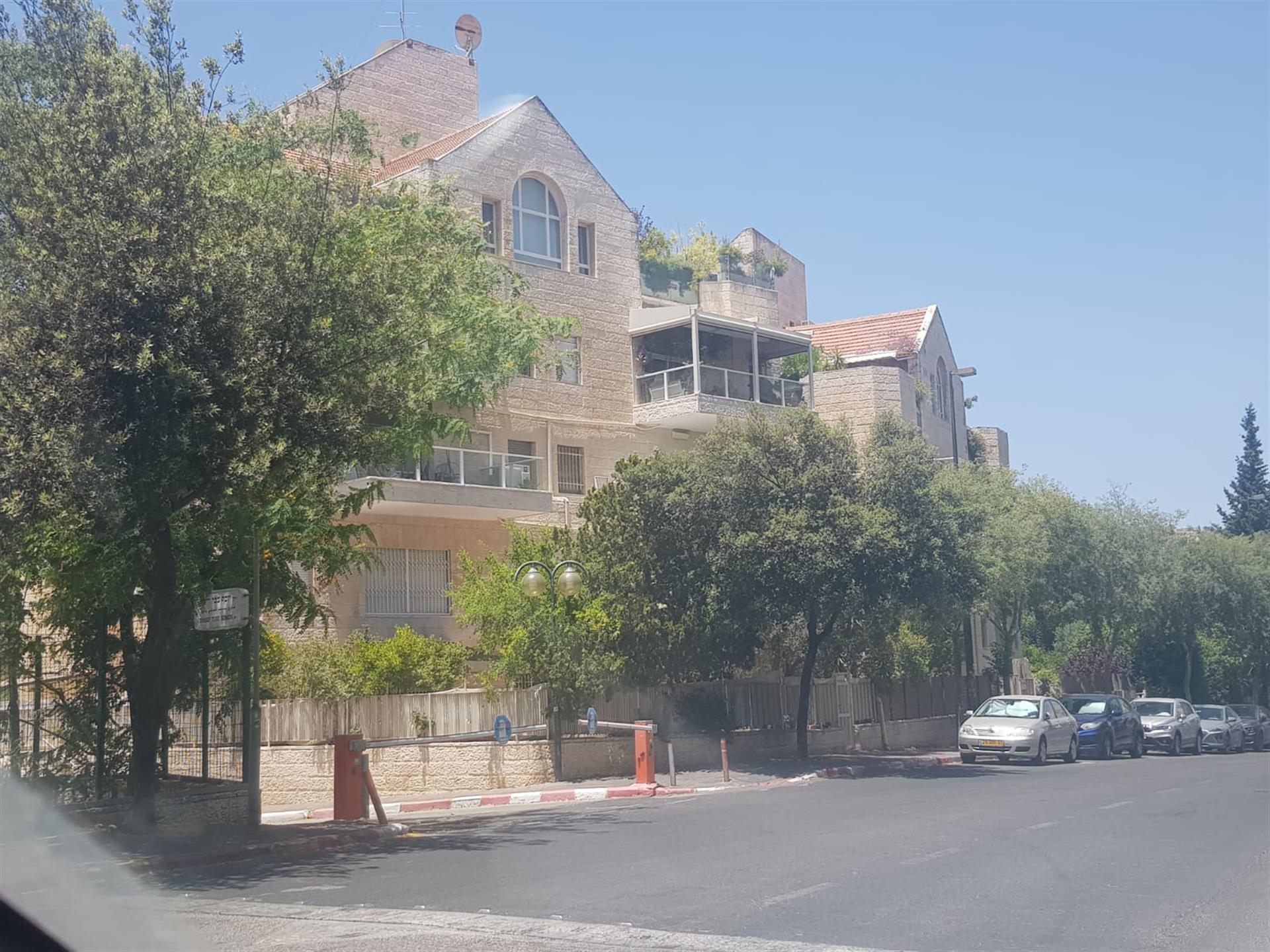 Price Drop! New exclusivity - for sale onMoshe Kol Street - the classic Beit Hakerem! 