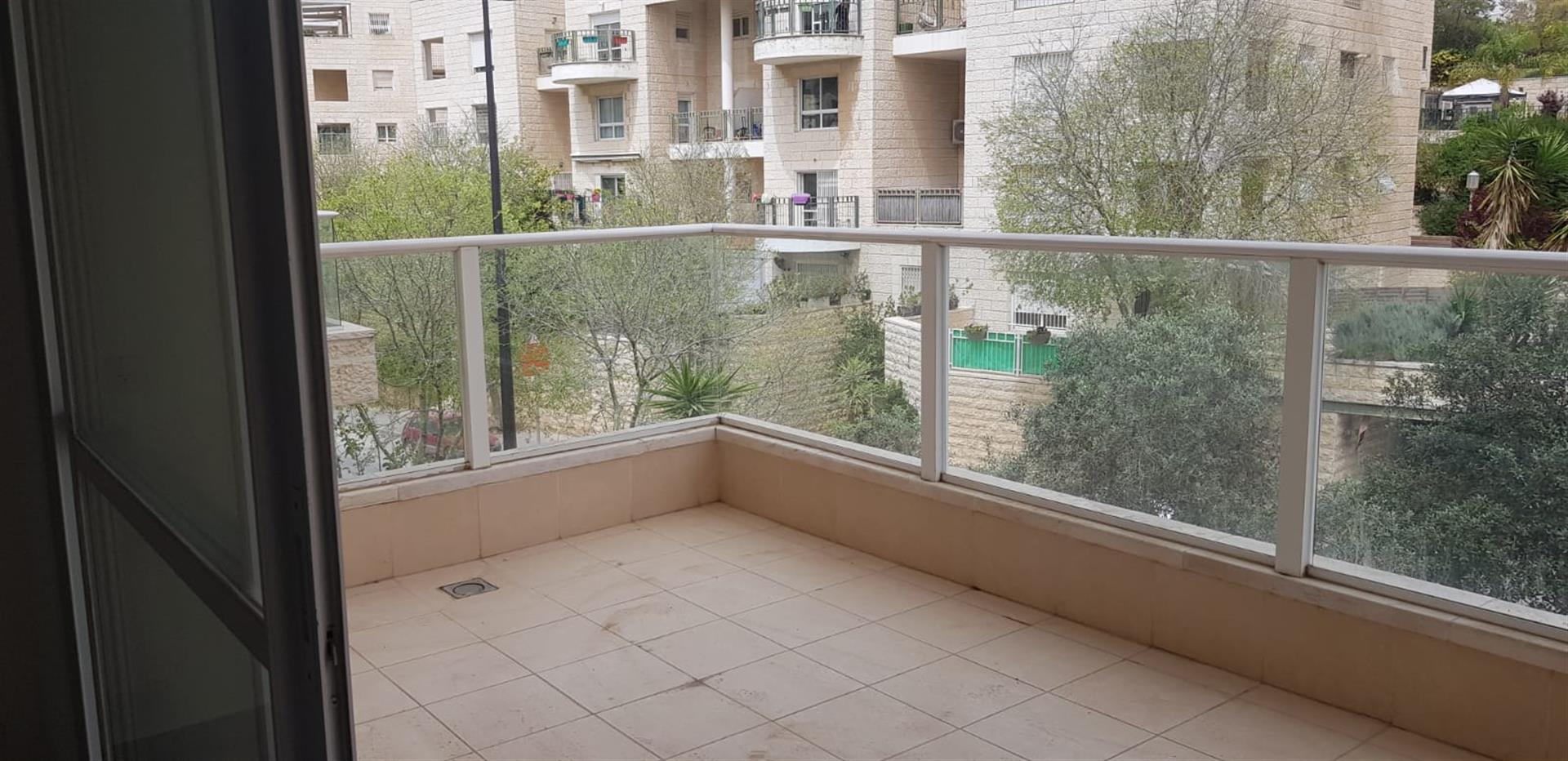 Price Drop! New exclusivity - for sale onMoshe Kol Street - the classic Beit Hakerem! 