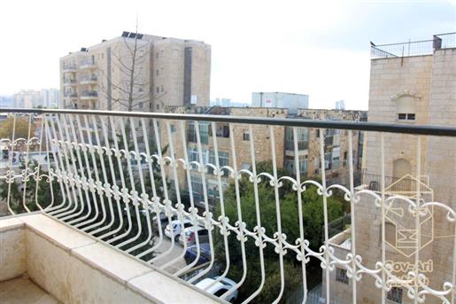 Exclusivement! Un bel appartement à vendre dans le quartier de Talpiot à Jérusalem !