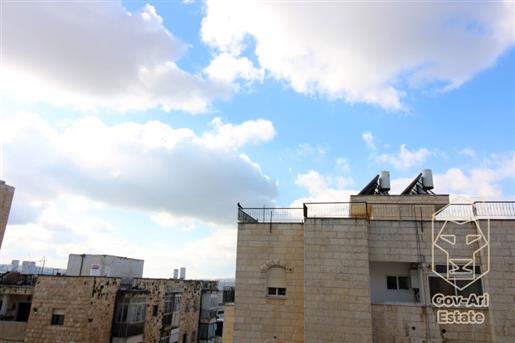 Exclusively! A lovely apartment for sale in the Talpiot neighborhood in Jerusalem!