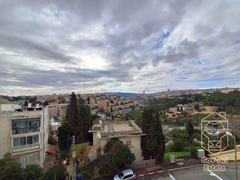 Bright and beautiful 5-room apartment for sale in Rehavia neighborhood!!