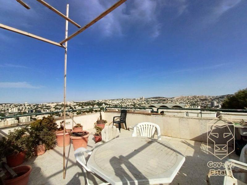 Charming penthouse for sale on Uziel Street!